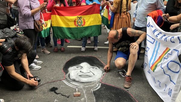 La manifestación recorrió desde el Obelisco porteño hasta la Embajada boliviana - Sputnik Mundo
