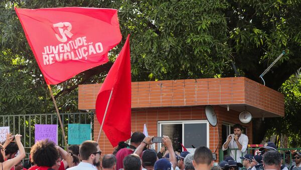 Tensión en la Embajada de Venezuela en Brasilia - Sputnik Mundo