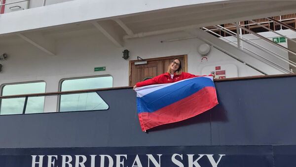 Evguenia Alechine en el barco que la llevará a la Antártida - Sputnik Mundo
