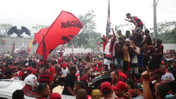 Los hinchas del Flamengo celebran - Sputnik Mundo