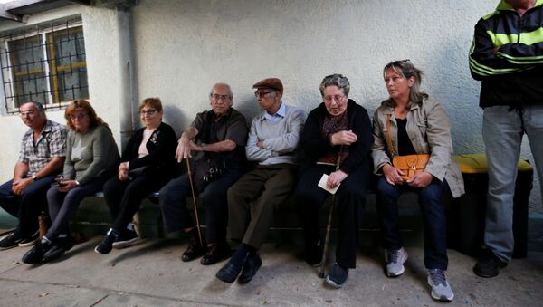 Los uruguayos esperan para votar en las elecciones presidenciales - Sputnik Mundo