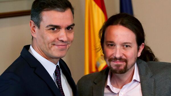 El lider del PSOE, Pedro Sánchez y el secretario general de Podemos, Pablo Iglesias - Sputnik Mundo