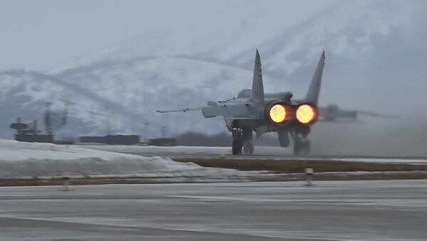 Así interceptan los MiG-31 rusos a un 'enemigo' en Kamchatka - Sputnik Mundo