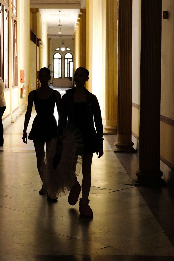 Las bailarinas cubanas a través de los ojos de una artista rusa - Sputnik Mundo