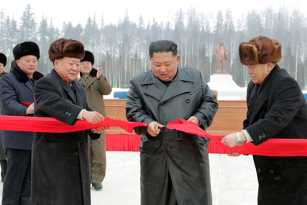 Utopía socialista: Kim Jong-un inaugura una nueva ciudad cerca del monte sagrado Paektu - Sputnik Mundo