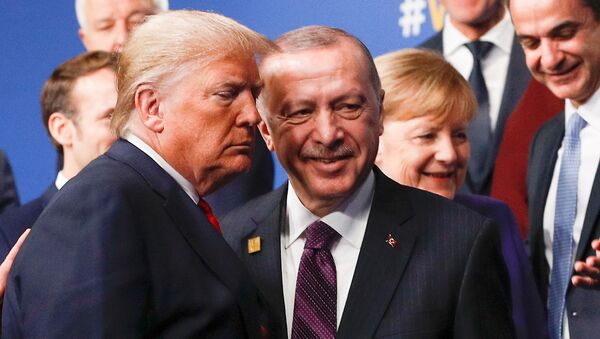 El presidente turco, Recep Tayyip Erdogan, y su homólogo estadounidense, Donald Trump - Sputnik Mundo