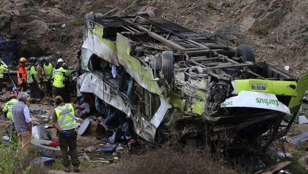 Autobus accidentado tras caer por un barranco en Taltal, Chile - Sputnik Mundo