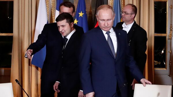 Volodímir Zelenski, presidente de Ucrania, y su homólogo ruso, Vladímir Putin, antes del inicio de las negociaciones de la cumbre del Cuarteto de Normandía - Sputnik Mundo