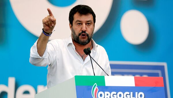 Matteo Salvini, el líder del partido Liga y el político más popular de Italia - Sputnik Mundo
