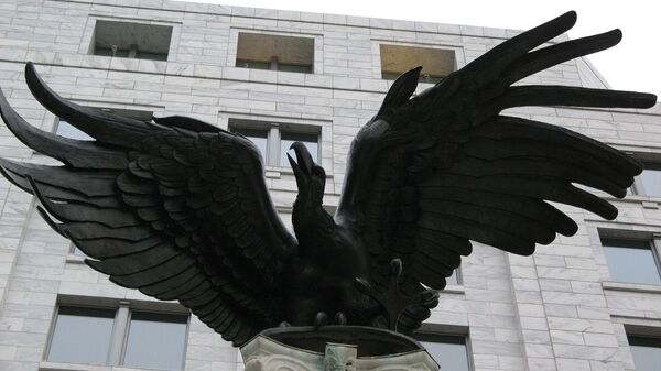 La estatua de águila cerca de la Reserva Federal de EEUU - Sputnik Mundo