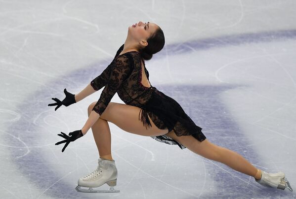 Desde Cleopatra hasta Lara Croft: así ha lucido la patinadora Alina Zaguítova sobre el hielo
 - Sputnik Mundo