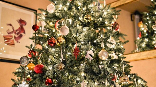 Un árbol de navidad, referencial - Sputnik Mundo
