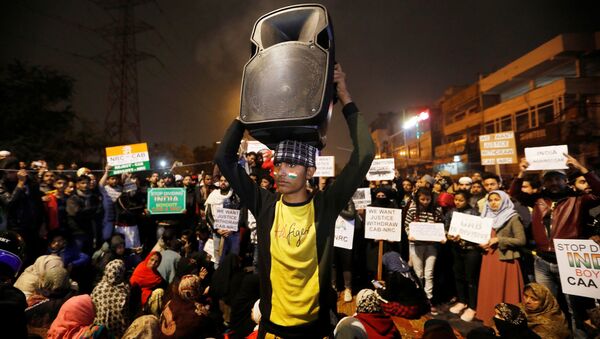 Protestas de los estudiantes en la India contra la ley de ciudadanía - Sputnik Mundo