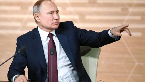 El presidente ruso, Vladímir Putin, durante la gran rueda de prensa anual 2019 - Sputnik Mundo