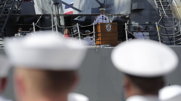 El jefe del Comando Sur de EEUU, Craig Faller, dando un discurso ante efectivos de la Marina estadounidense - Sputnik Mundo