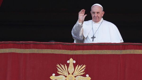 El papa Francisco durante su bendición 'Urbi et Orbi'  - Sputnik Mundo