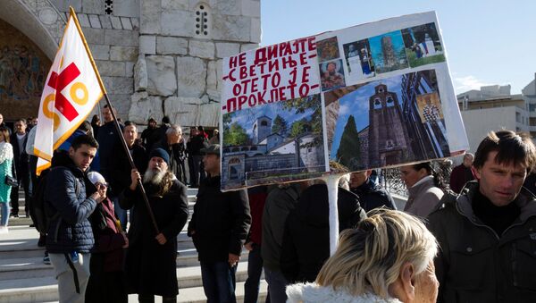 Protestas en Montenegro contra una ley religiosa - Sputnik Mundo