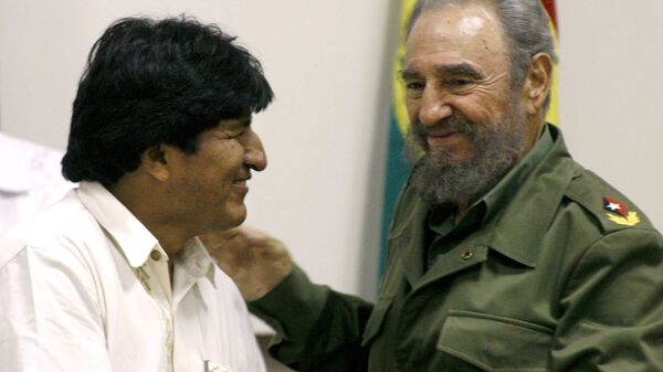 Evo Morales junto a Fidel Castro en La Habana en abril de 2006 - Sputnik Mundo