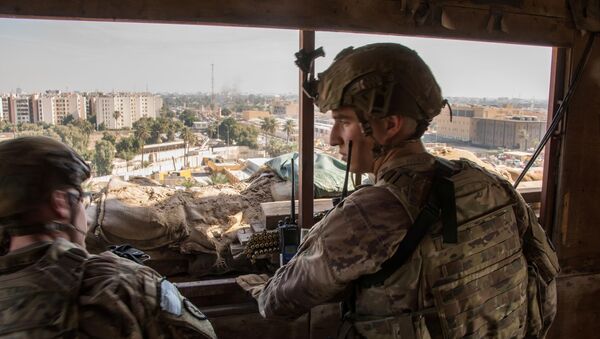Militares estadounidenses cerca de la Embajada de EEUU en Bagdad, Irak - Sputnik Mundo