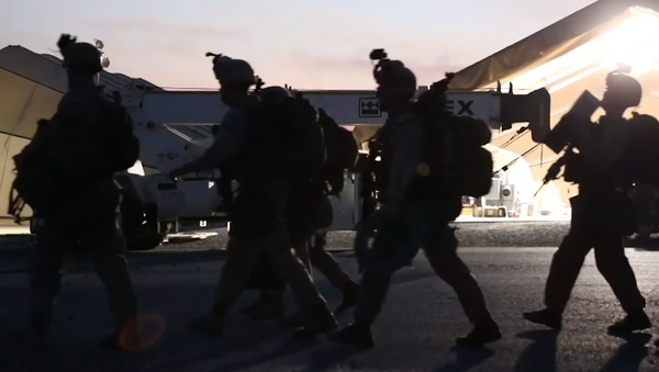 EEUU refuerza la defensa de su Embajada en Irak con helicópteros Apache - Sputnik Mundo