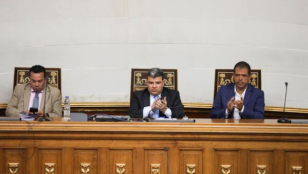 El segundo vicepresidente de la Asamblea Nacional de Venezuela, José Gregorio Noriega, junto al presidente Luis Parra y el primer vicepresidente Franklyn Duarte (archivo) - Sputnik Mundo