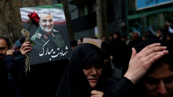 Mujeres iraníes lloran la muerte del general iraní, Qasem Soleimani (archivo) - Sputnik Mundo