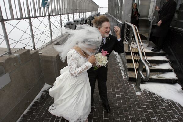 El amor lo puede todo: las bodas celebradas durante guerras y desastres naturales
 - Sputnik Mundo