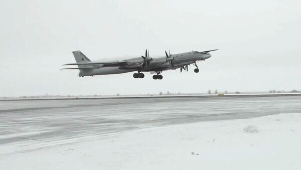 Los bombarderos estratégicos Tu-95MS desafían las extremas temperaturas del invierno ruso - Sputnik Mundo
