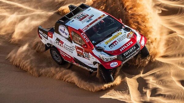 El automóvil de Fernando Alonso en la competencia del rally Dakar  - Sputnik Mundo