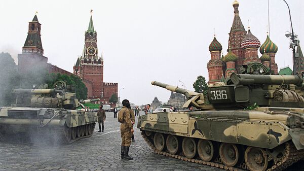 Tanques en la Plaza Roja en agosto del 1991 - Sputnik Mundo
