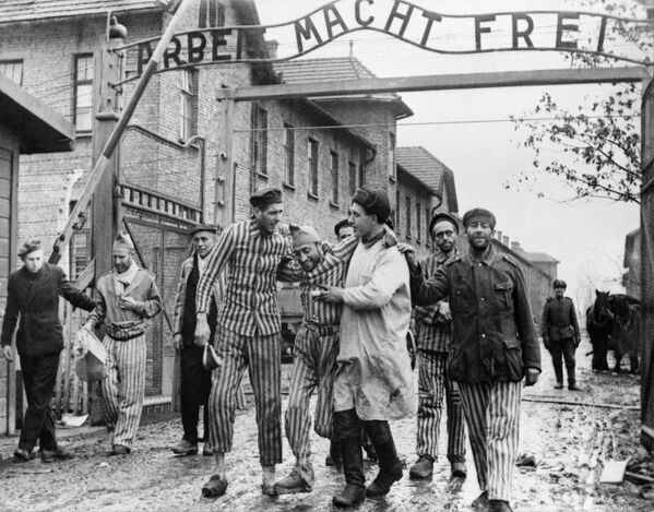 Hace 75 años, la Unión Soviética liberó a los prisioneros de Auschwitz - Sputnik Mundo