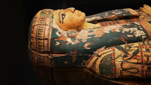 Un sarcófago de una momia egipcia - Sputnik Mundo
