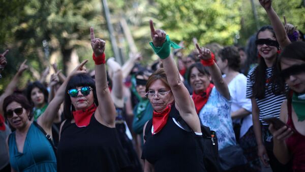 Performance Un violador en tu camino de manifestantes en Chile - Sputnik Mundo