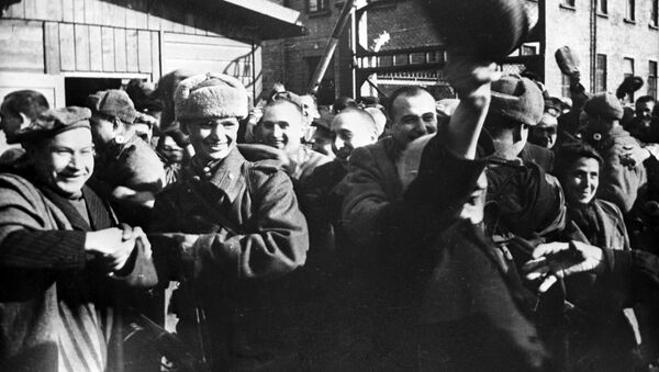 Liberación del campo de concentración Auschwitz por el Ejército Rojo - Sputnik Mundo