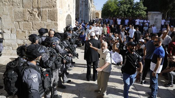 Los palestinos protestan en la Explanada de las Mezquitas en Jerusalén (archivo) - Sputnik Mundo