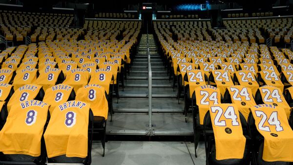 El homenaje póstumo de los Lakers a Kobe Bryant - Sputnik Mundo