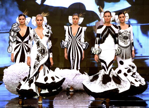 El Salón Internacional de la Moda Flamenca en Sevilla
 - Sputnik Mundo
