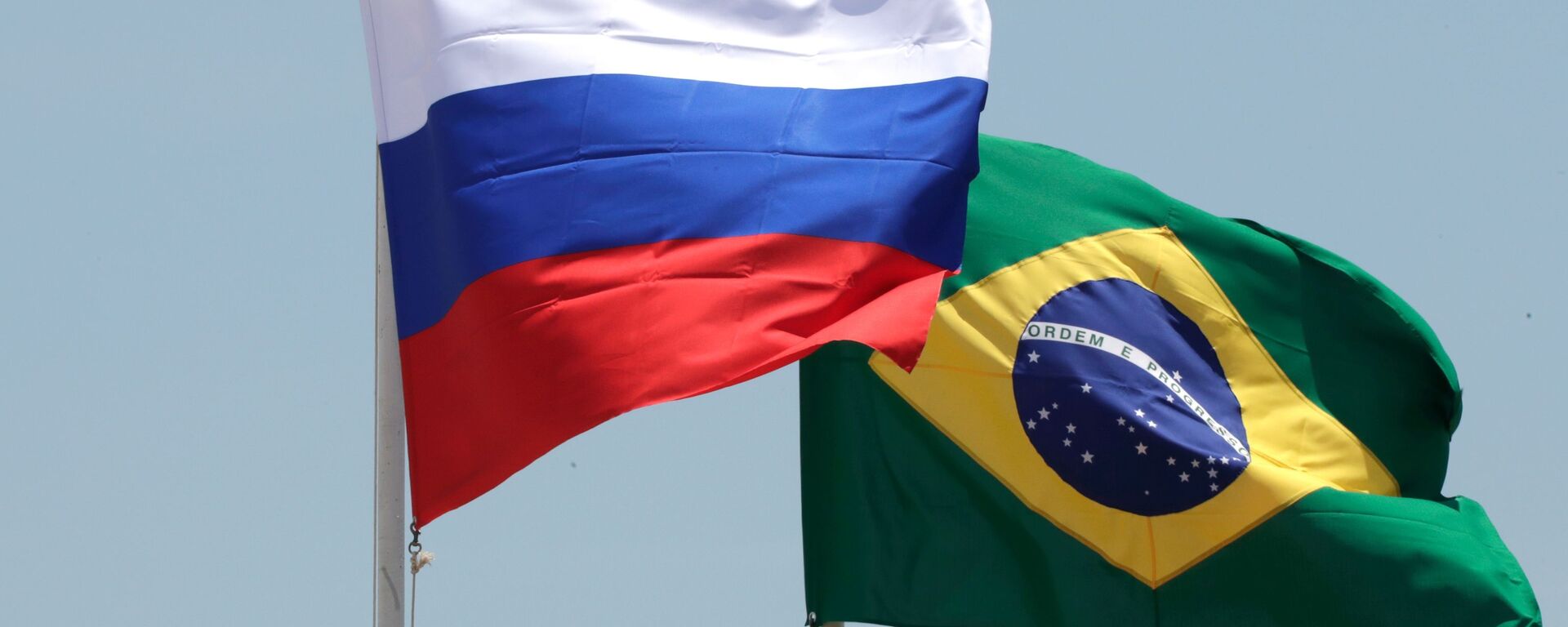 Las banderas de Brasil y Rusia - Sputnik Mundo, 1920, 02.07.2021