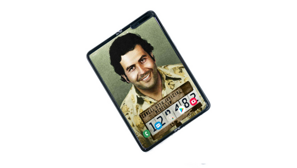 Escobar Fold 2, el 'smartphone' plegable de Escobar Inc. - Sputnik Mundo