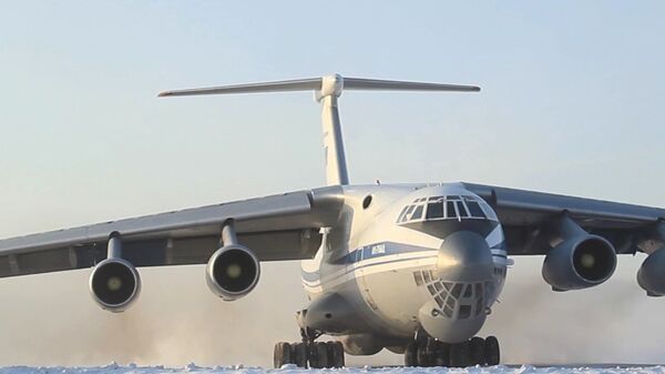 Avión militar que evacúa a los ciudadanos rusos de la ciudad china de Wuhan - Sputnik Mundo