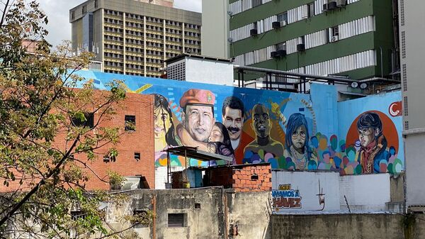 Mural de Comando Creativo en Puente Llaguno, muy cerca del Palacio de Miraflores, en Caracas - Sputnik Mundo