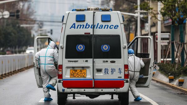 Ambulancia en Wuhan, China - Sputnik Mundo