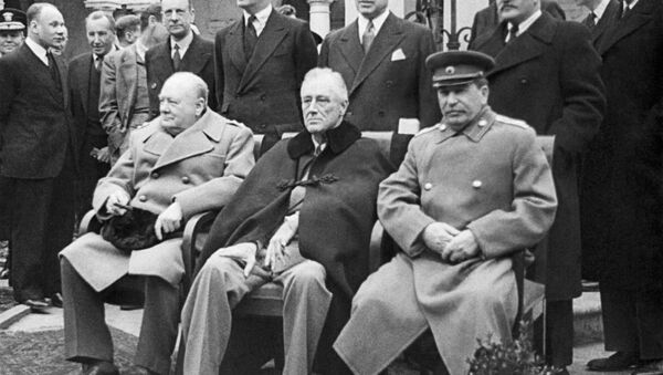 Winston Churchill, Franklin Roosevelt e Iósif Stalin en Yalta - Sputnik Mundo