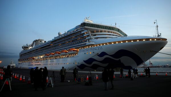 El crucero Diamond Princess, bloqueado en Yokohama - Sputnik Mundo