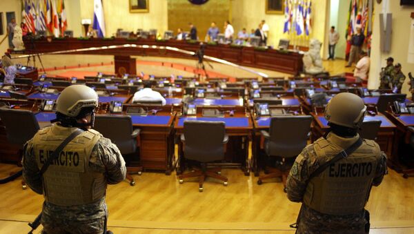Los militares en el Parlamento de El Salvador - Sputnik Mundo