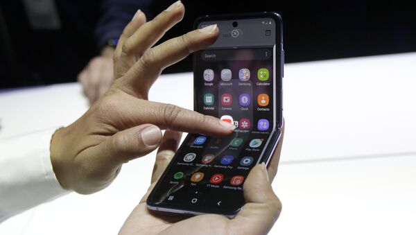 Presentación del nuevo Samsung Galaxy Z Flip  - Sputnik Mundo