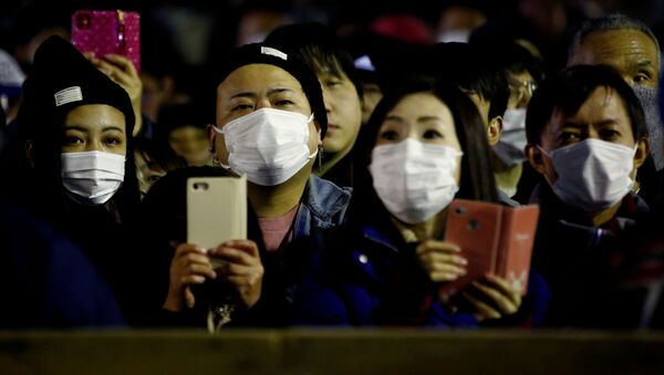 Зрители в защитных масках на Празднике обнаженных мужчин в Японии - Sputnik Mundo
