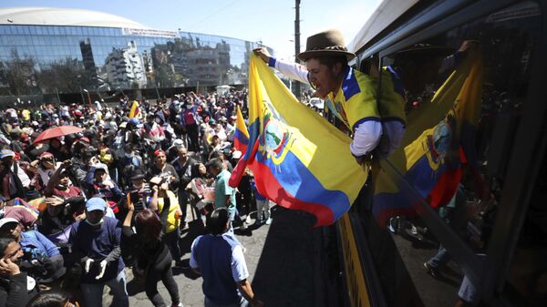 Indígenas ecuatorianos protestas durante la crisis política de octubre de 2019 en Ecuador - Sputnik Mundo
