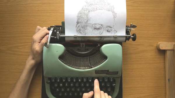 Un británico crea alucinantes dibujos con antiguas máquinas de escribir -  , Sputnik Mundo