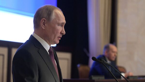 El presidente ruso, Vladímir Putin, en una reunión del Servicio de Seguridad Federal - Sputnik Mundo